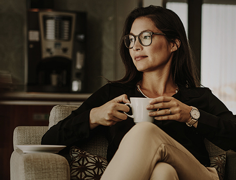 woman drinking coffee