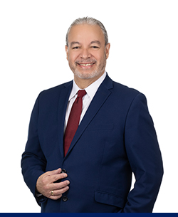 Corporate headshot of Head of Correspondent Banking Oscar Gomez
